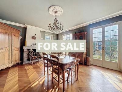 Large Detached House with Landscaped Garden