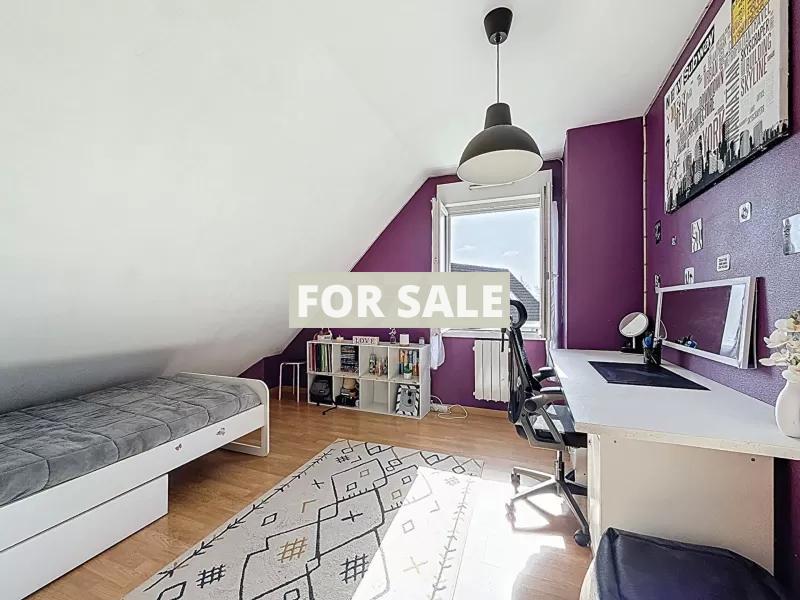 Detached House with Garden by the Coast