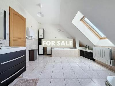 Detached House with Garden by the Coast