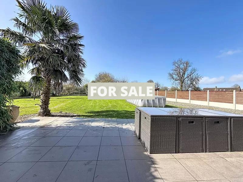 Detached House with Garden by the Coast
