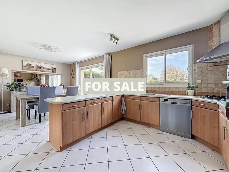 Detached House with Garden by the Coast