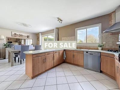 Detached House with Garden by the Coast