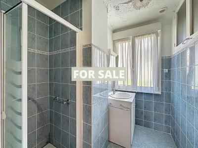 Coastal House in Great Location with Lovely Garden