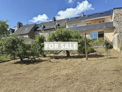 Coastal House in Great Location with Lovely Garden