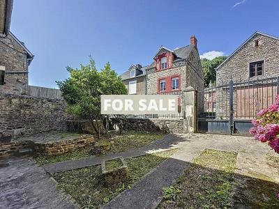 Coastal House in Great Location with Lovely Garden