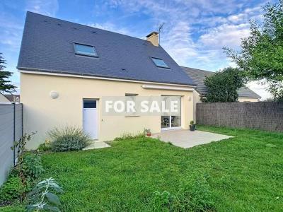 Modern Detached House with Garden