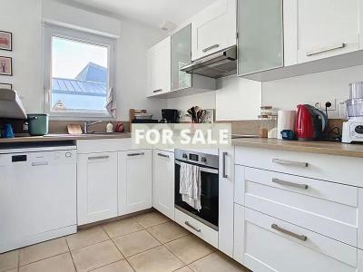 Modern Detached House with Garden