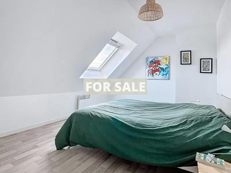 Modern Detached House with Garden