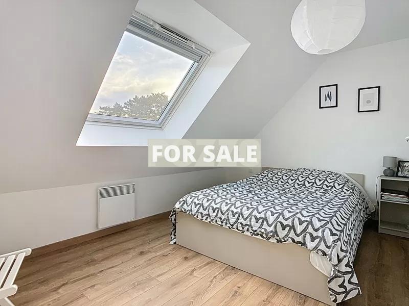 Modern Detached House with Garden