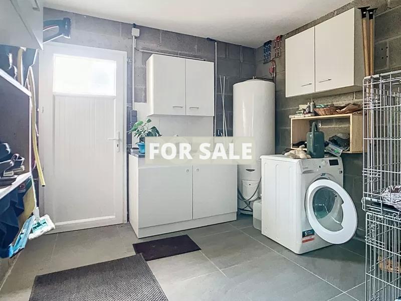 Modern Detached House with Garden