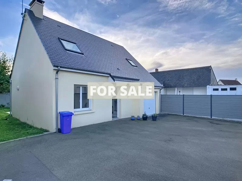 Modern Detached House with Garden