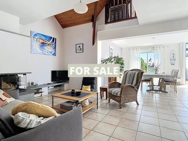 Detached Country House with Landscaped Garden