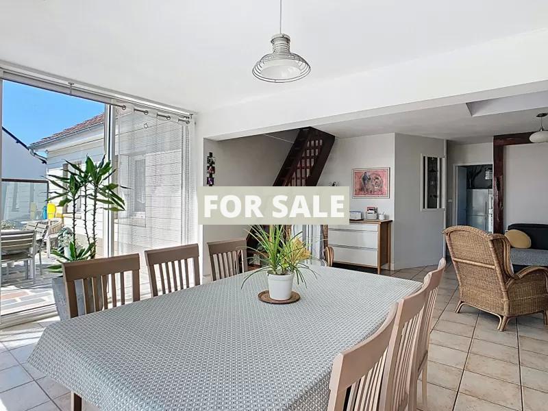 Detached Country House with Landscaped Garden