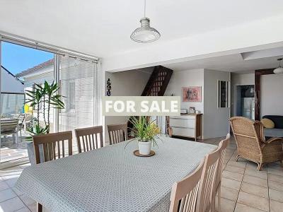 Detached Country House with Landscaped Garden