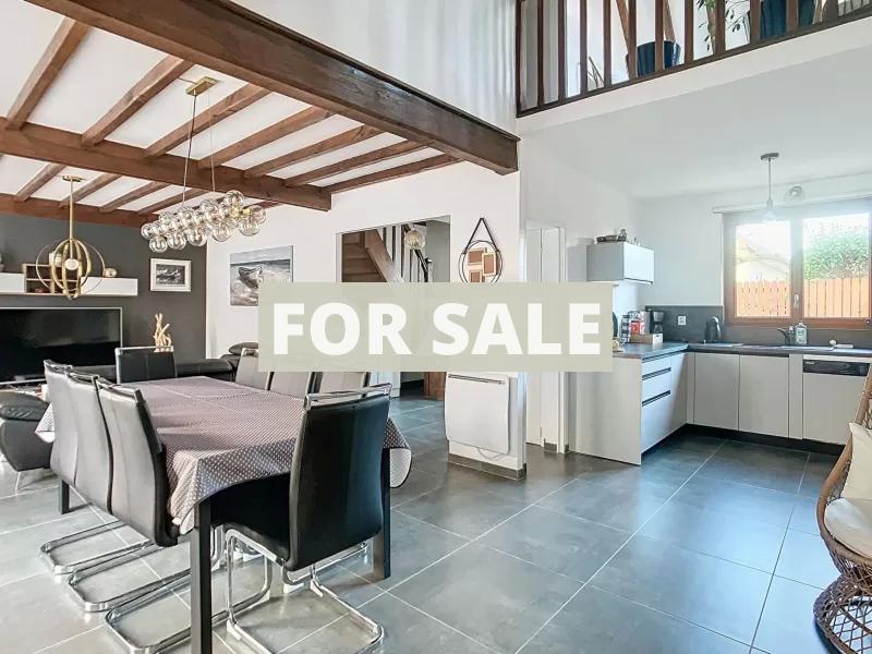 Detached House with Garden, 700m from the Beach