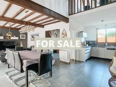 Detached House with Garden, 700m from the Beach