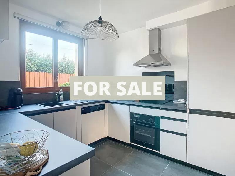 Detached House with Garden, 700m from the Beach