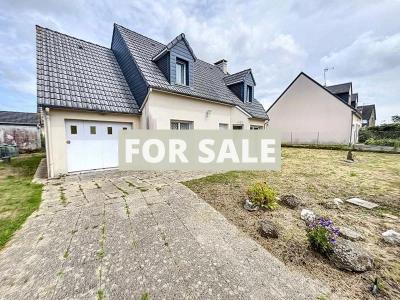 Modern Detached House with Garden