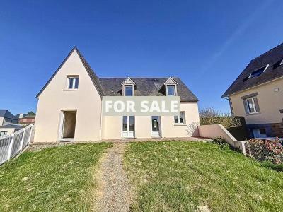 Detached House Only 500m From the Beach
