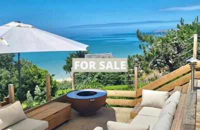 Detached House with Panoramic Sea Views