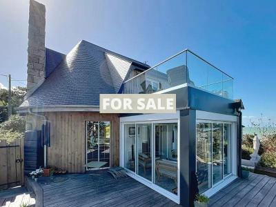 Detached House with Panoramic Sea Views
