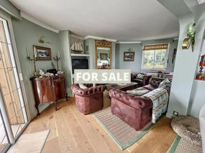 Detached House with Panoramic Sea Views