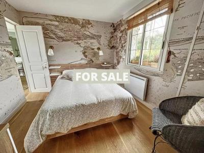 Detached House with Panoramic Sea Views