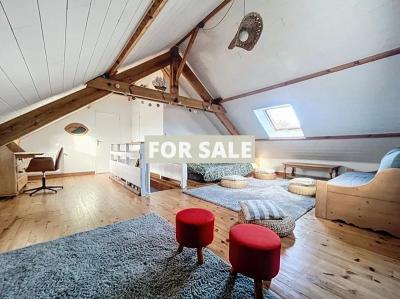 Detached House with Garden by the Coast