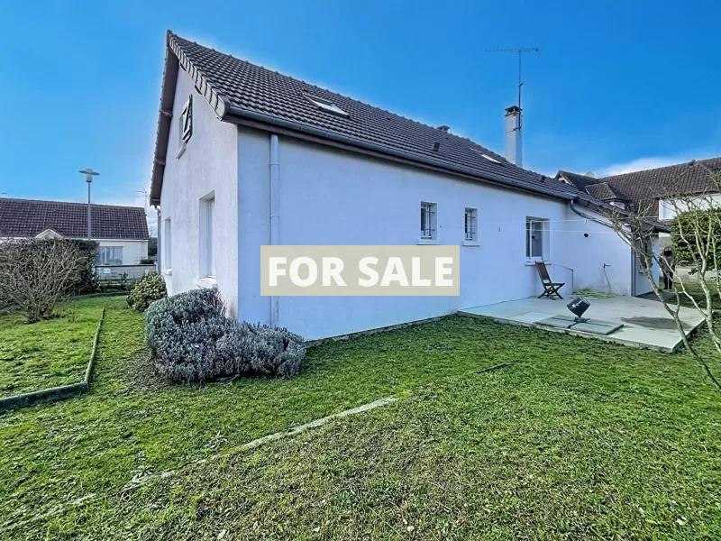 Detached House with Garden by the Coast