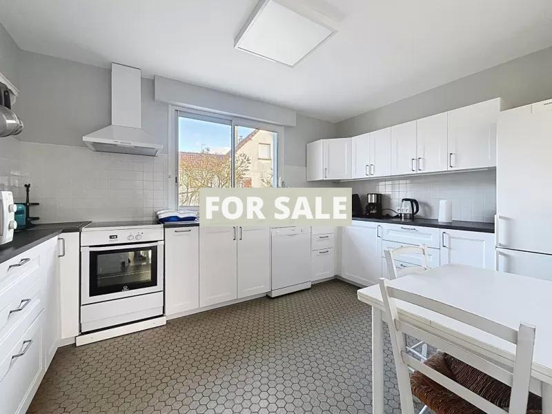 Detached House with Garden by the Coast