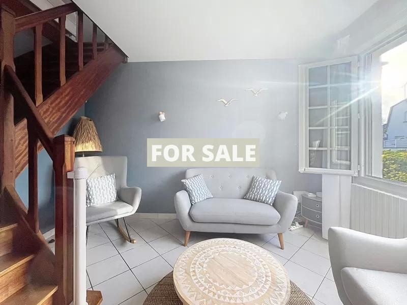 Detached House with Garden by the Coast