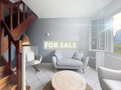 Detached House with Garden by the Coast