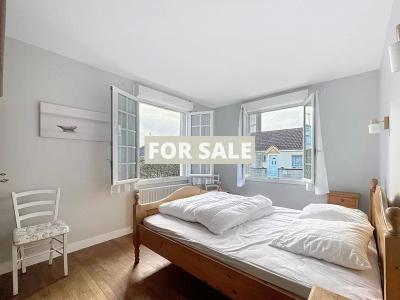 Detached House with Garden by the Coast