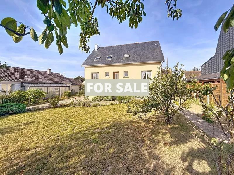 Contemporary Detached House with Garden
