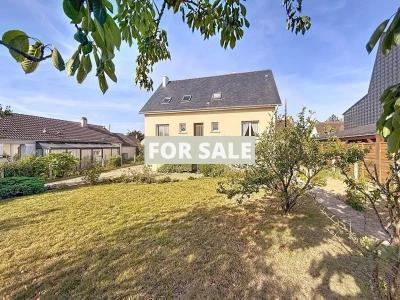 Contemporary Detached House with Garden