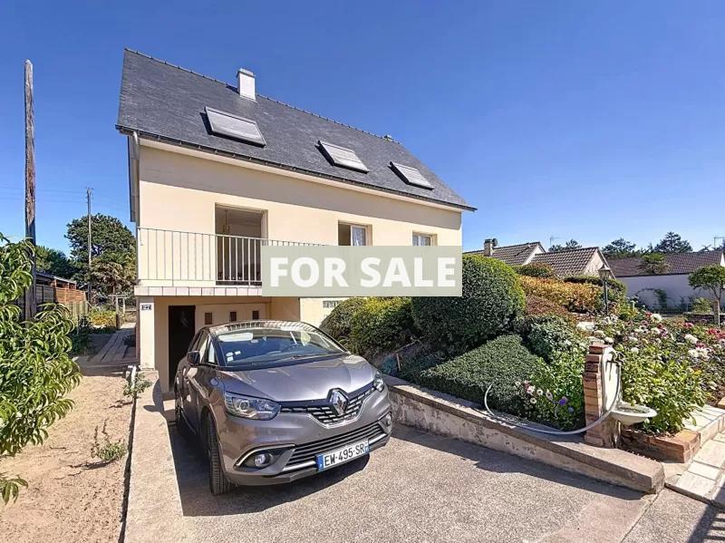 Contemporary Detached House with Garden