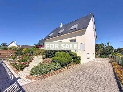 Contemporary Detached House with Garden