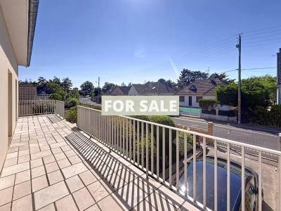 Contemporary Detached House with Garden