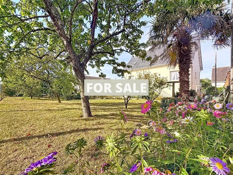 Contemporary Detached House with Garden