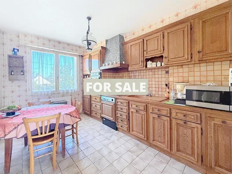 Contemporary Detached House with Garden