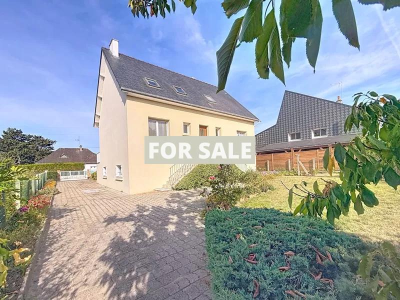 Contemporary Detached House with Garden