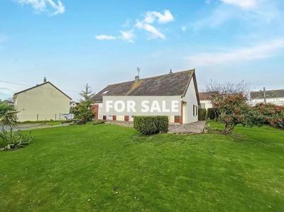 Detached House with Landscaped Garden by the Coast