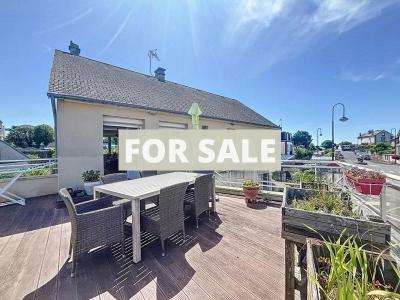 Detached House with Garden by the Coast