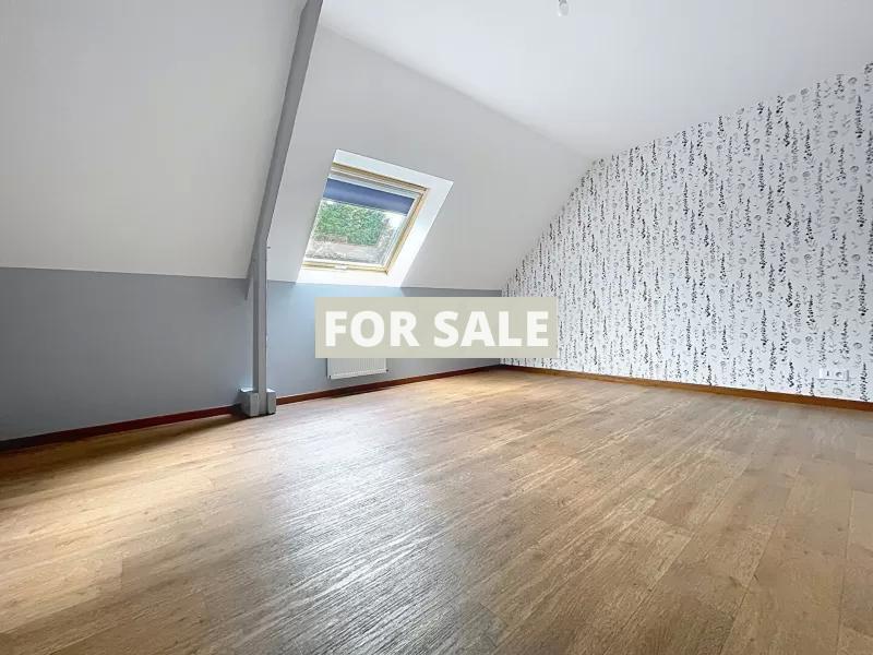 Contemporary Detached House with Garden