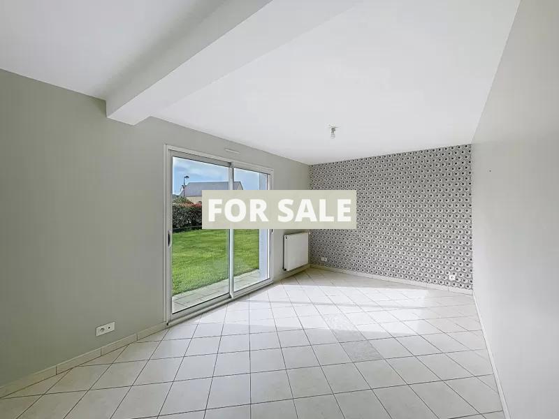 Contemporary Detached House with Garden