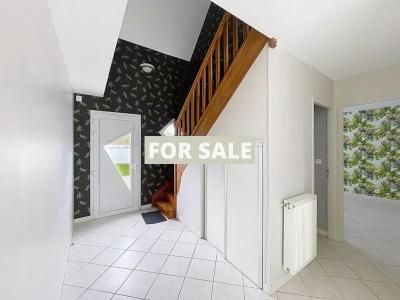 Contemporary Detached House with Garden