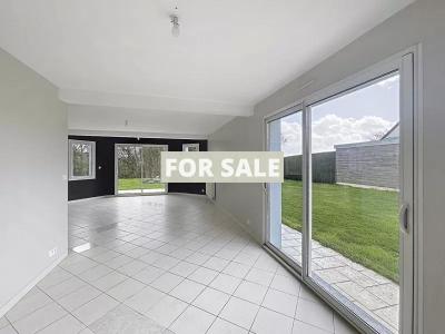 Contemporary Detached House with Garden