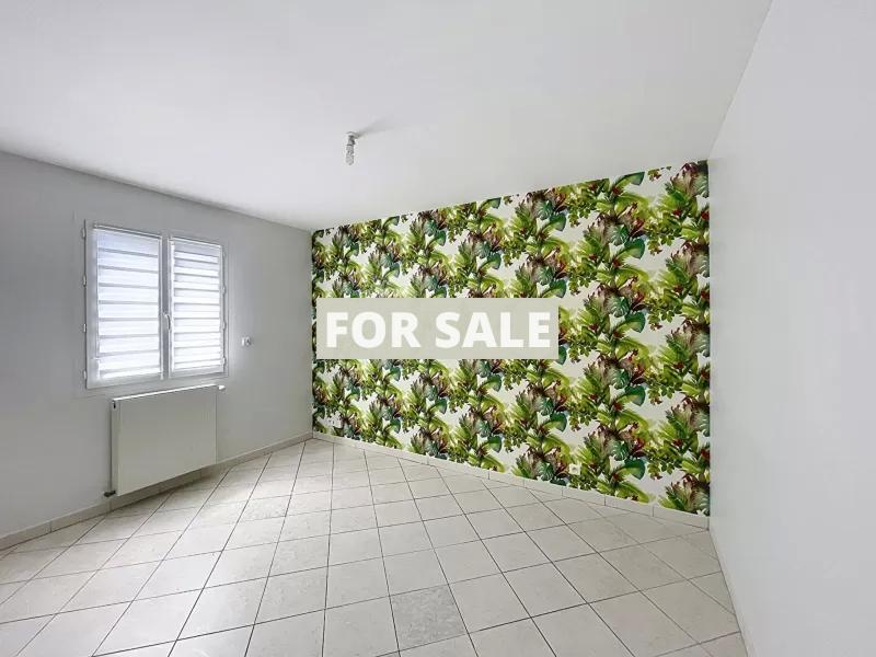 Contemporary Detached House with Garden