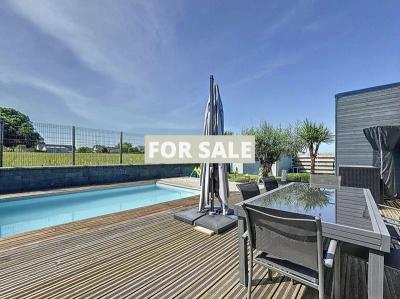 Contemporary Detached House with Swimming Pool