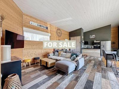 Contemporary Detached House with Swimming Pool